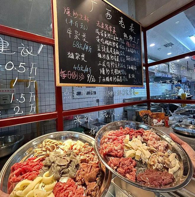 江西小炒……爆火物种正在“灭绝”麻将胡了游戏干蒸菜、牛肋条自助、(图2)